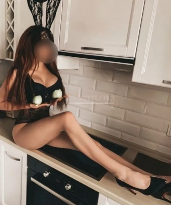 Я опытна и умею делать массаж, танцы и многое другое. Встречусь с тобой в Москве, гарантирую полное удовольствие. Отзывы о моих услугах говорят сами за себя. Смотри мои фото, они просто восхитительны! 🌟 Обязательно расскажи мне о своих самых сокровенных желаниях, я с радостью помогу тебе осуществить их! 😉 Не упускай свой шанс на незабываемое свидание со мной! 💋 4941, 22 года